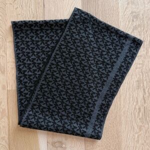 ✨Michael Kors | Charcoal & Black Knit Loop Scarf